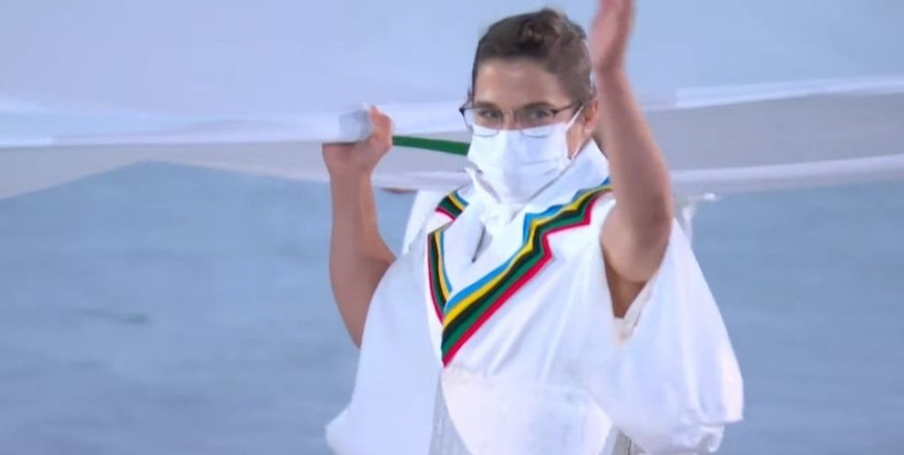 Paula Pareto portó la bandera olímpica en la ceremonia inaugural
