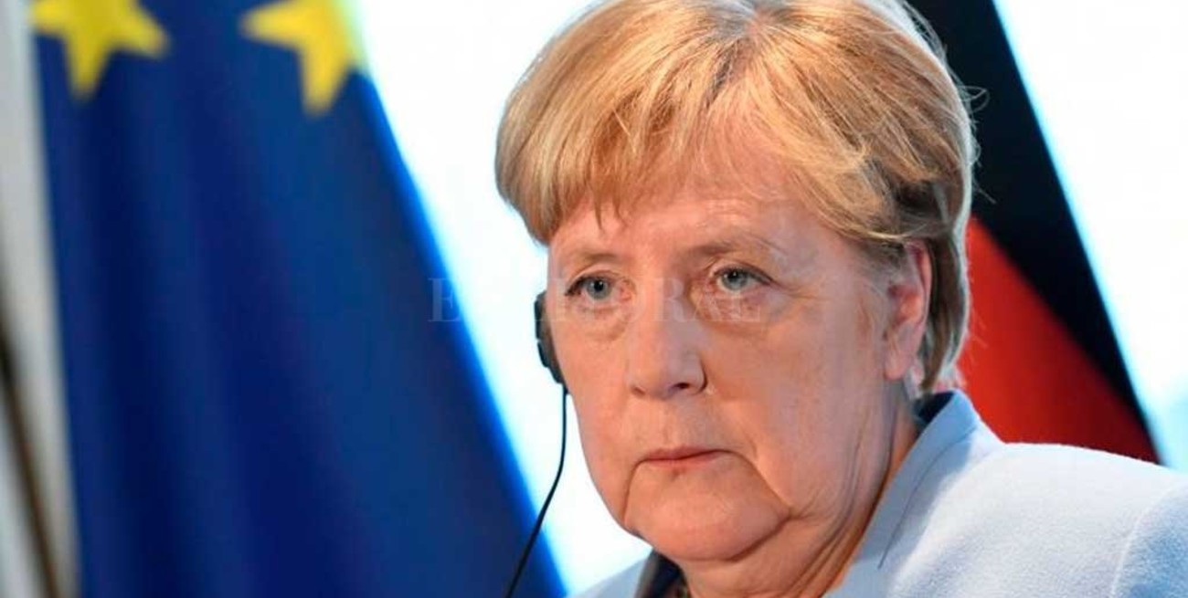 Merkel espera que G7 dé una señal contra incendios en Amazonas