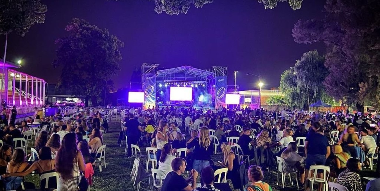 Tribus celebra su aniversario en El Óvalo