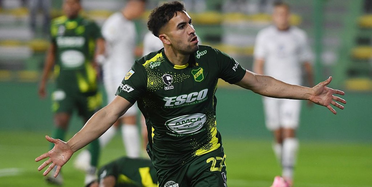 Defensa y Justicia goleó a Talleres y River quedó como único líder