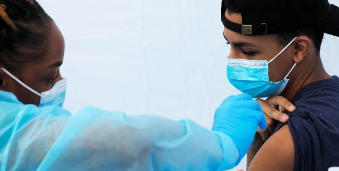 Vacunas COVID-19 aprobadas para niños de más de 12 años  