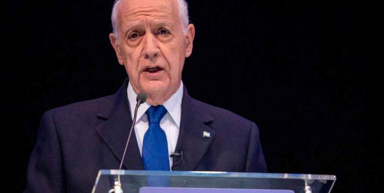 Lavagna pidió "cambios de comportamiento" al gobierno y dijo que "no hay más excusas" 