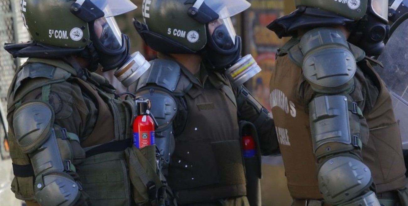 Detienen a un Mayor en Chile por abuso de poder y acusan también a 14 agentes