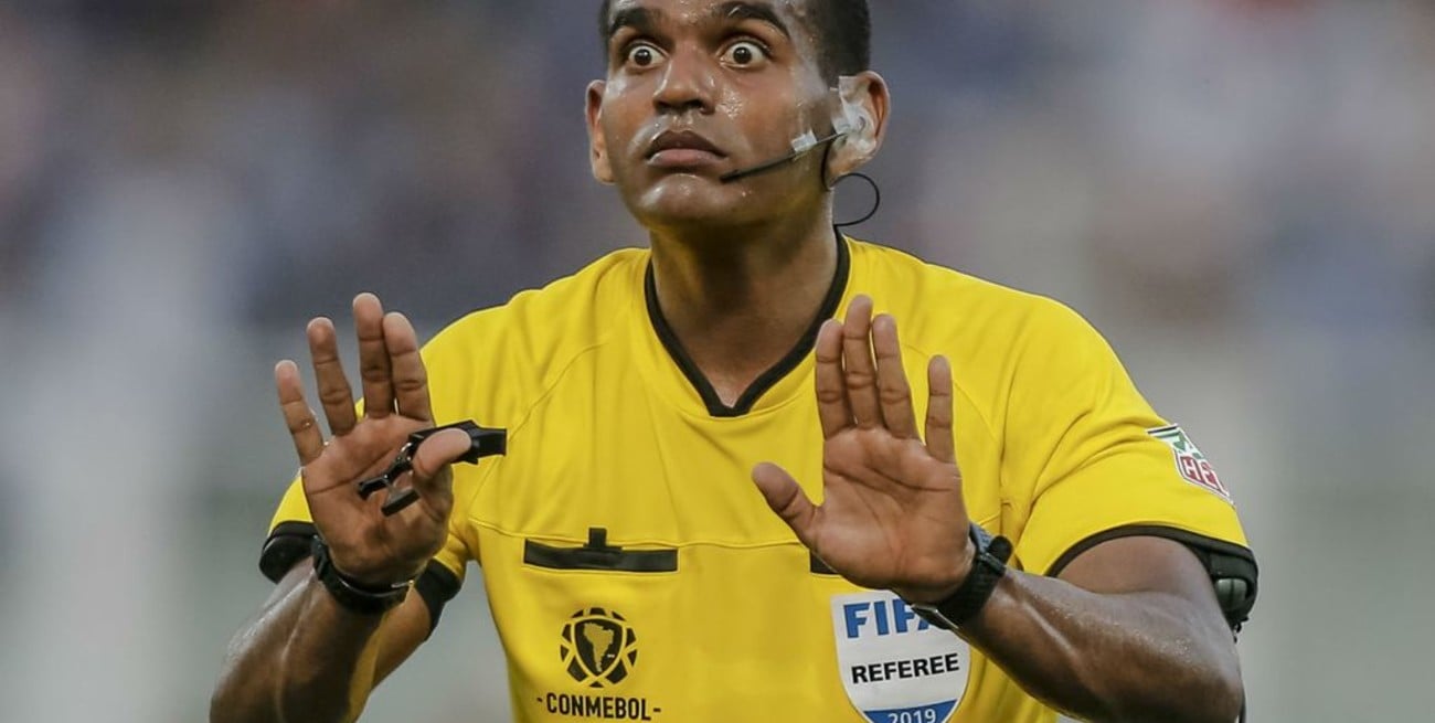 El venezolano Alexis Herrera será el árbitro en la ida de Colón - Atlético Minerio