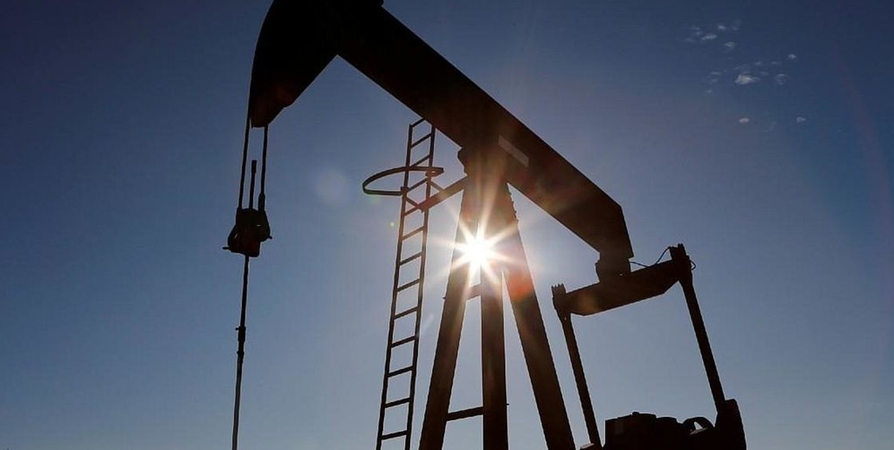 El petróleo escaló a su precio más alto de los últimos dos años y medio