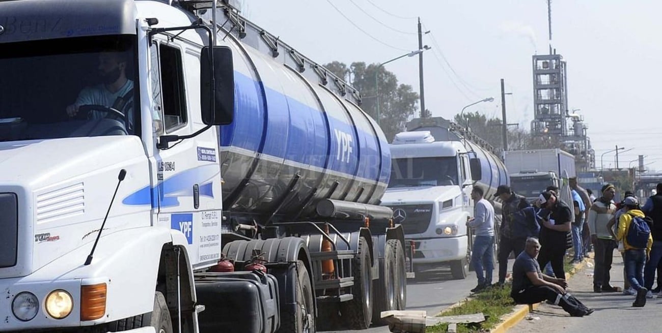 Combustibles: ante denuncias de desabastecimiento, el gobierno inició reuniones con refinadoras