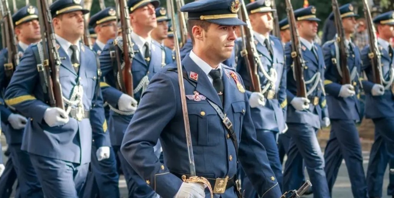 Conmoción en España por un chat de militares que hablan de "fusilar a 26 millones" de personas