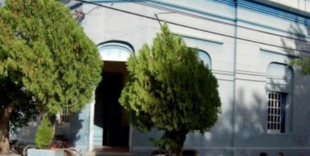 Robó un comercio de Corrientes y escapó en remis