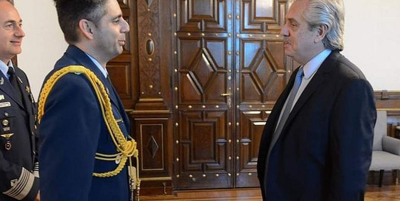 Detuvieron al edecán presidencial cuando intentaba subir a un vuelo con un arma oculta