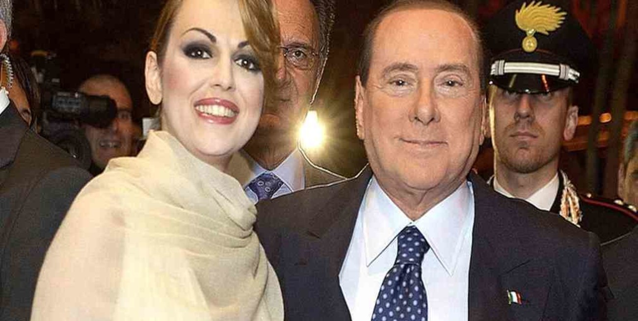 Berlusconi anunció que dejó a su novia de 34 años y ahora sale con una diputada de 30