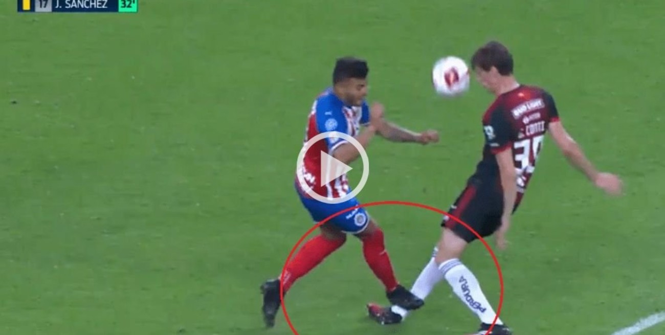 Video: la terrible patada que recibió Conti en el clásico Atlas vs. Chivas