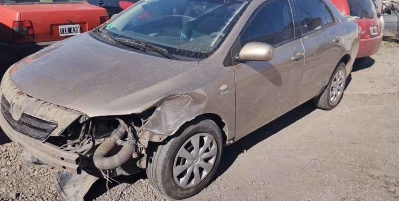 Robaron un auto de una concesionaria en Córdoba y se tirotearon con policías