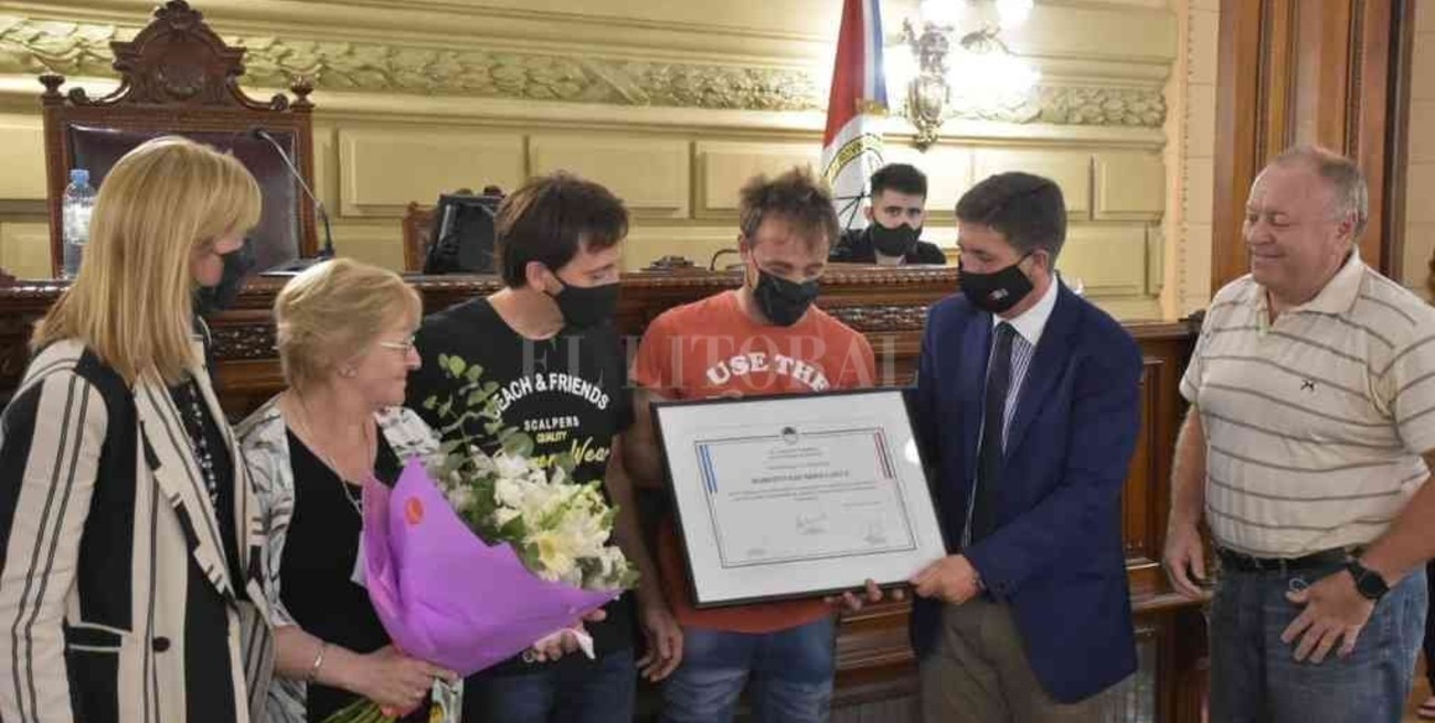 El senador Pirola destacó al historiador Roberto Lance y a la Cooperativa Guillermo Lehmann