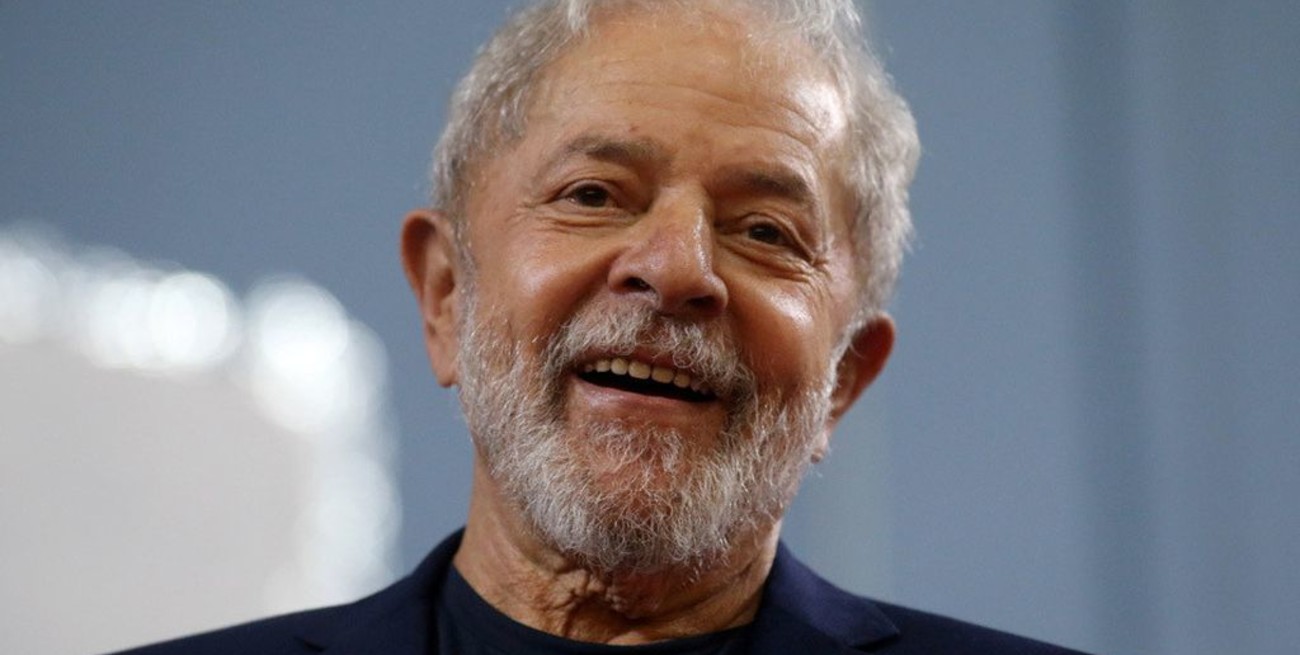 Lula partió rumbo a Roma para una audiencia con el papa Francisco