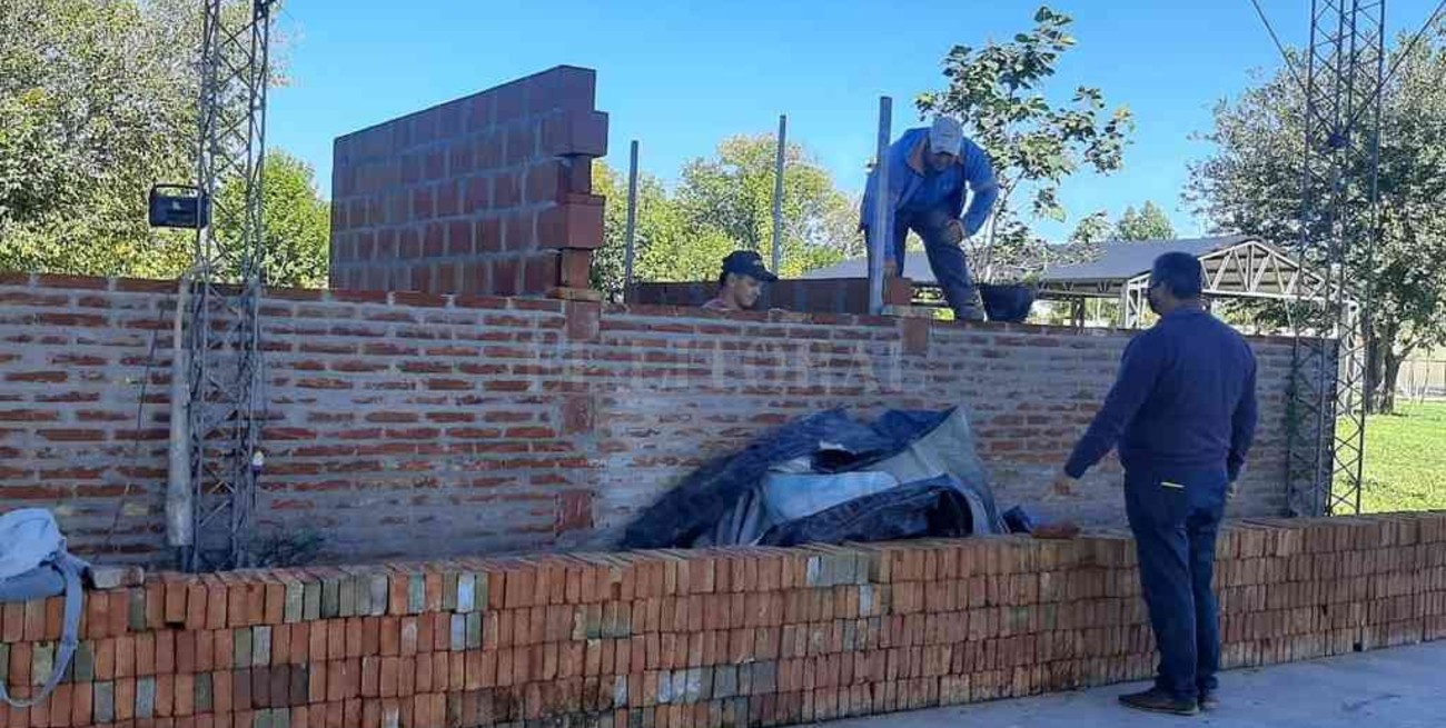 Culminan la segunda etapa de obras en los nuevos vestuarios del Polideportivo Comunal