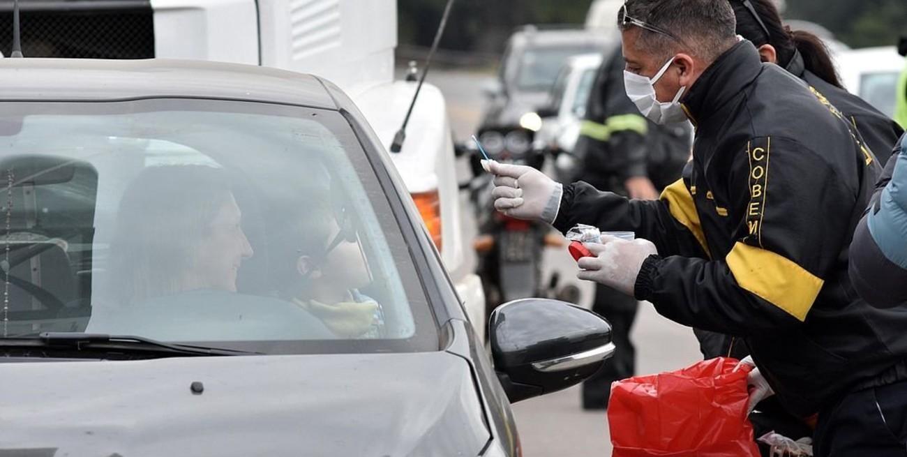 "Huela el hisopo, por favor": cómo se controla el olfato en un acceso urbano
