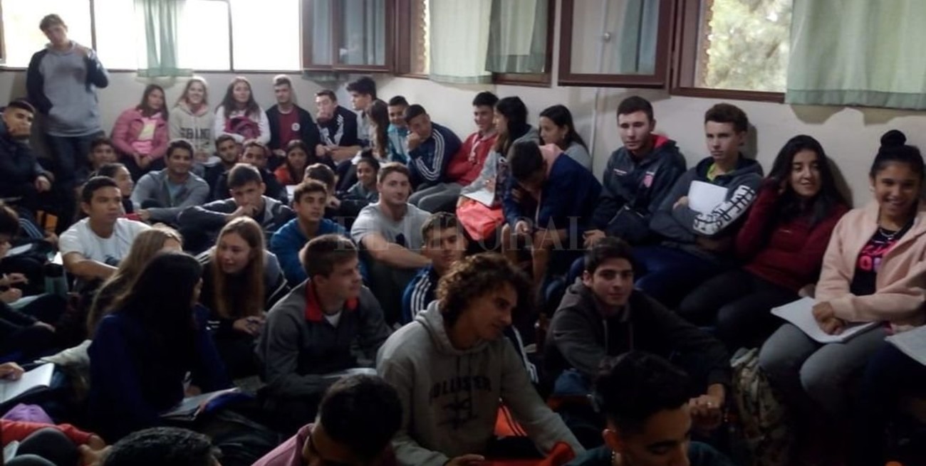 Preocupa el hacinamiento de alumnos en las aulas del ISEF