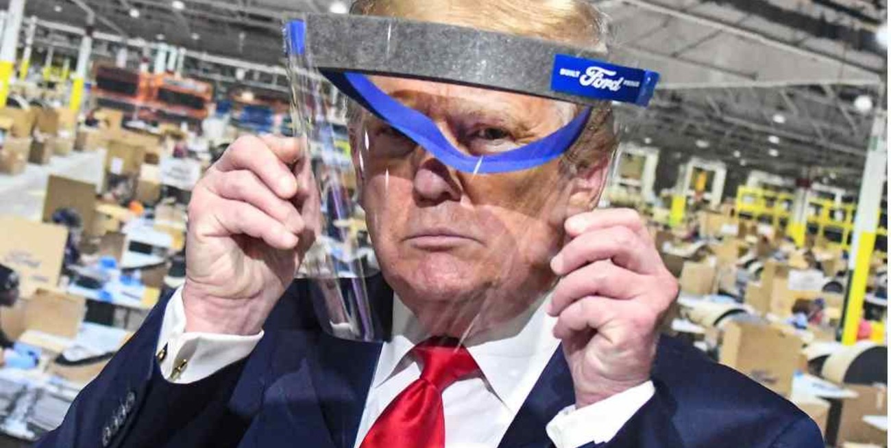 Trump dice que usará barbijo y que lo hace parecer a "El Llanero Solitario"