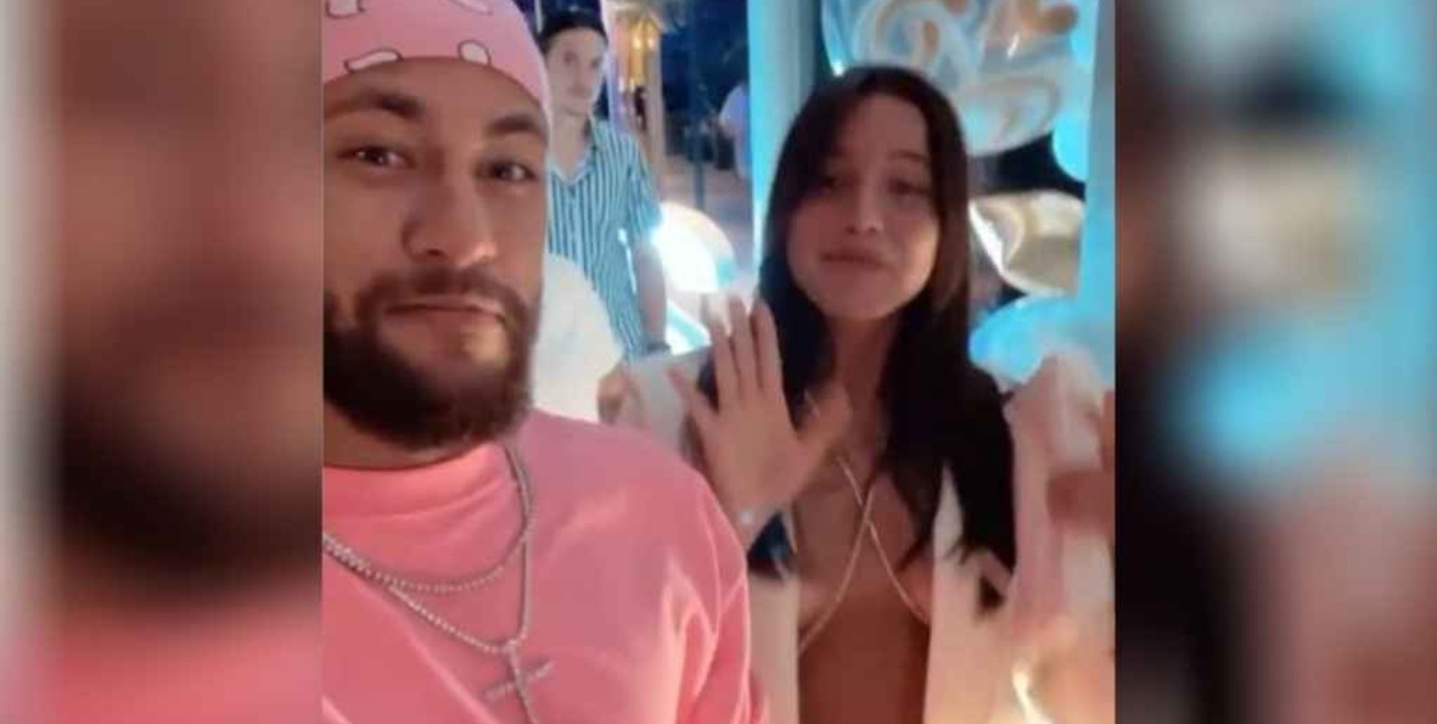Cómo fue la fiesta de Año Nuevo de Neymar y quién es la cantante argentina que lo acompañó