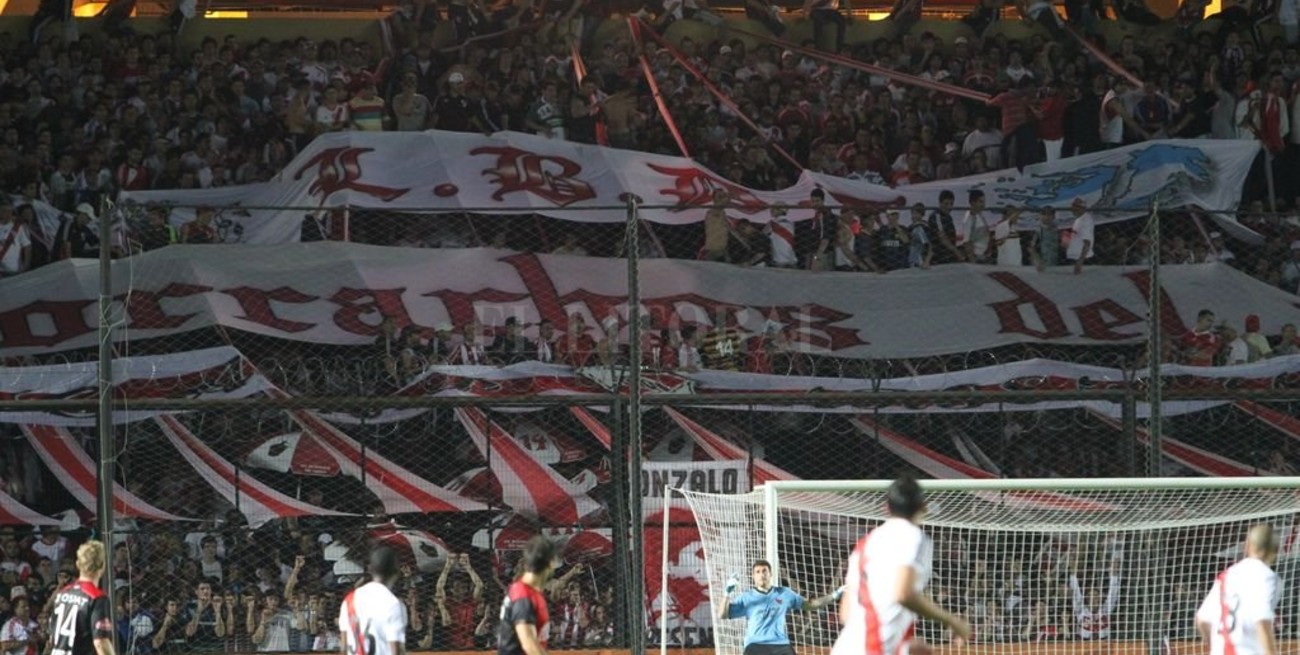 Colón vs River podría jugarse con hinchada visitante