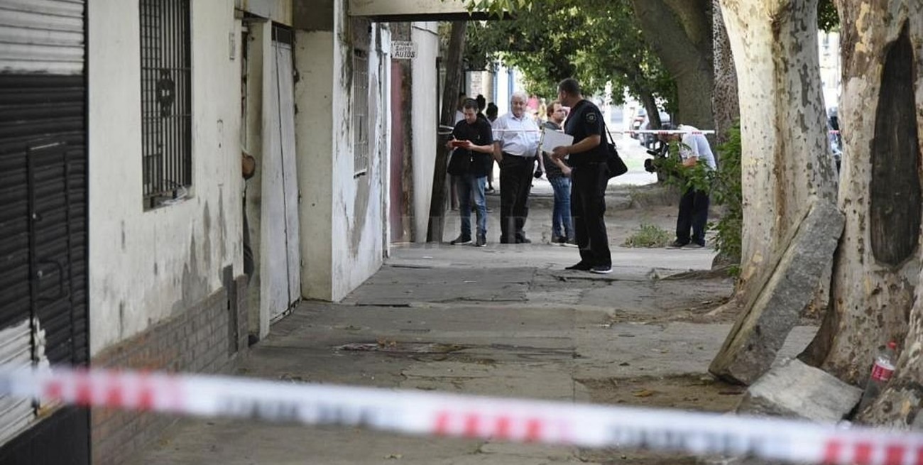 Mientras se desarrollaba la reunión por seguridad, mataron a un joven en Rosario