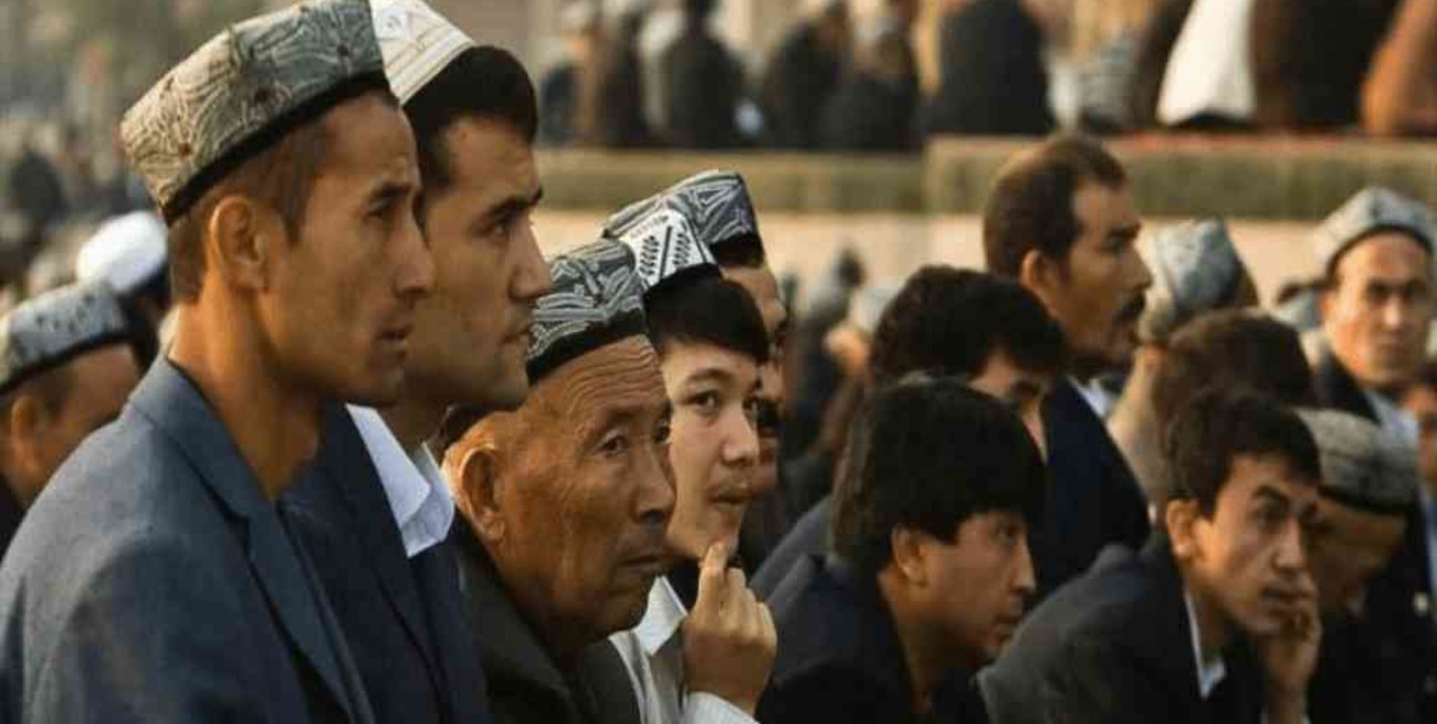 China defendió los campos de concentración y afirmó que seguirá "entrenando" a los musulmanes uigures