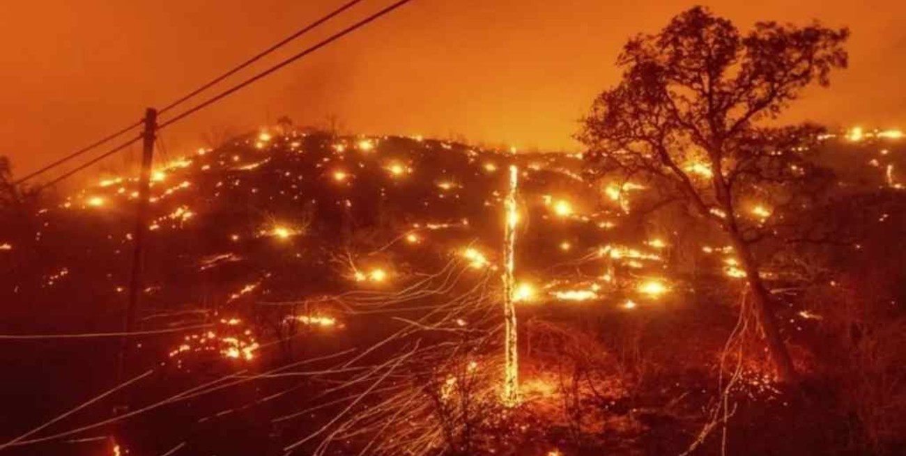 Nuevos focos de incendios en California obligan a evacuar a miles de personas 