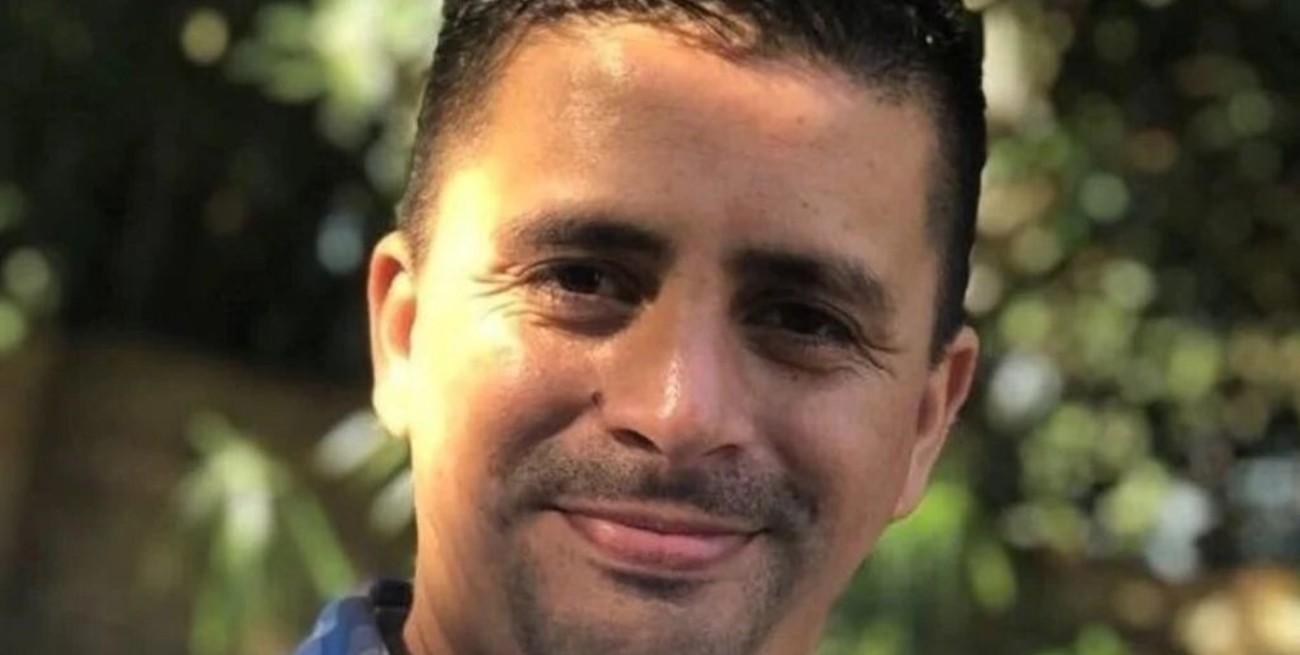 Volvía de trabajar y le tiraron un adoquín para robarle la moto