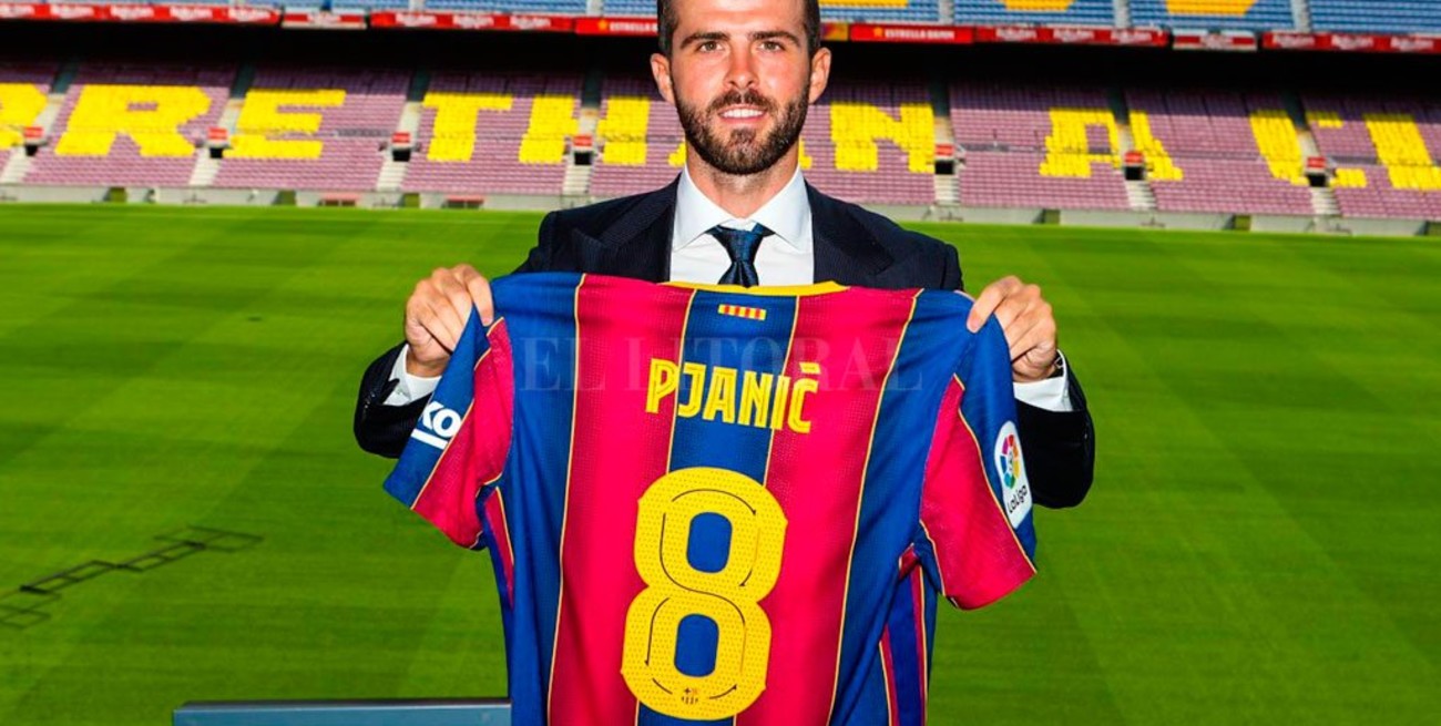 Pjanic fue presentado como jugador del Barcelona