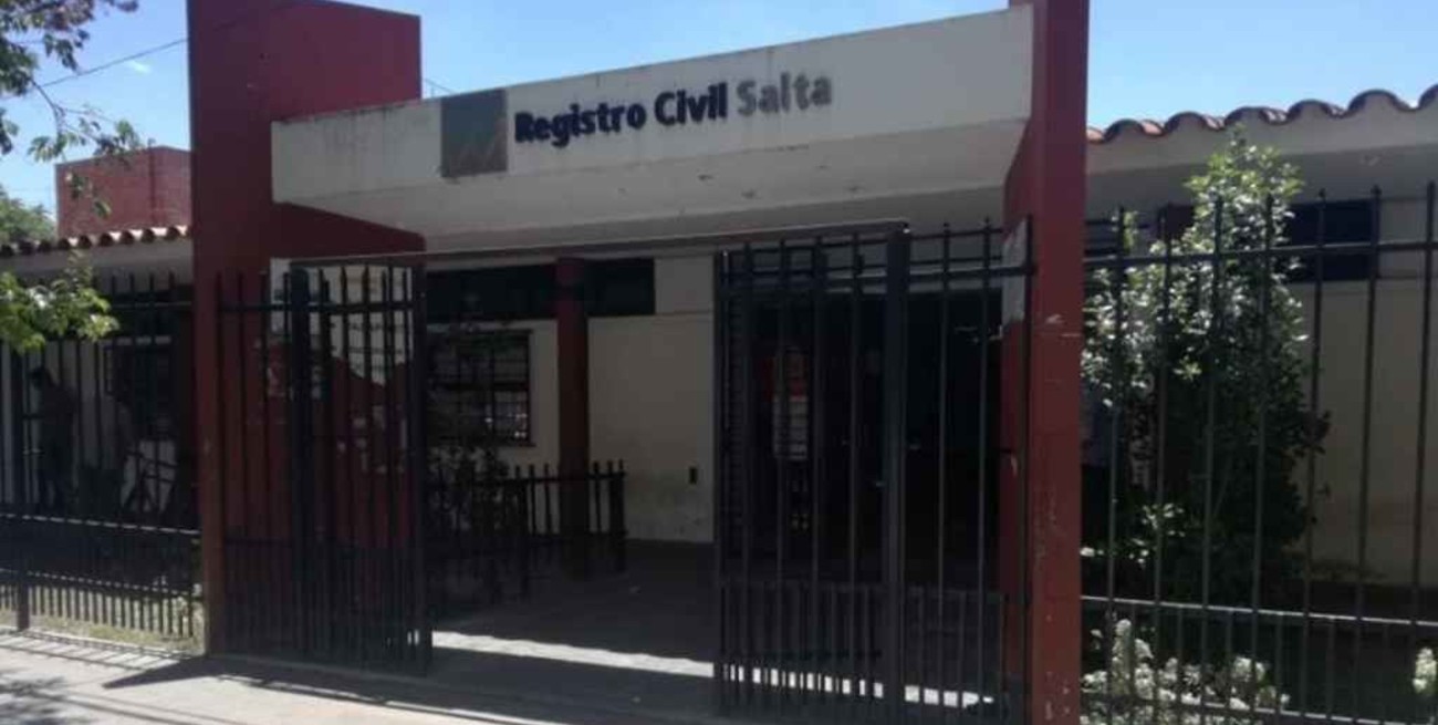 El drama del "argentino que no existe": lo anotaron mal y ni siquiera pudo donarle sangre a la pareja