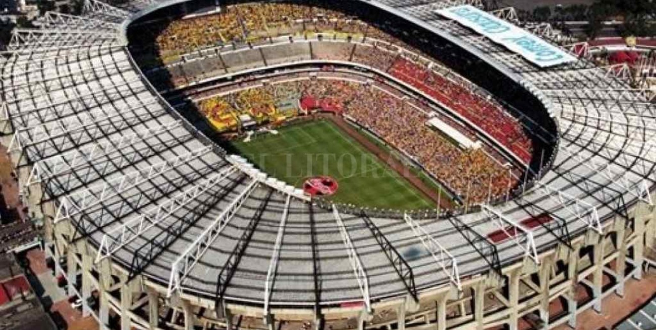 Se inauguró un mural de Maradona en el Estadio Azteca