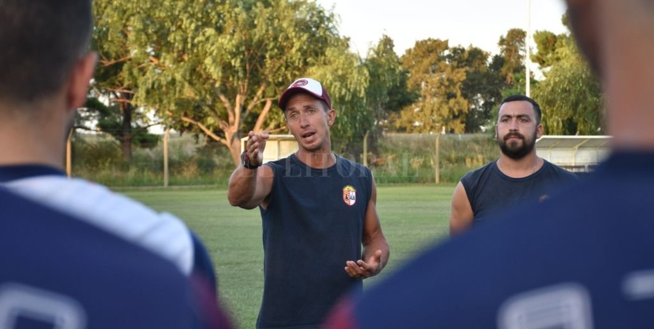 "En la cancha somos once contra once" 
