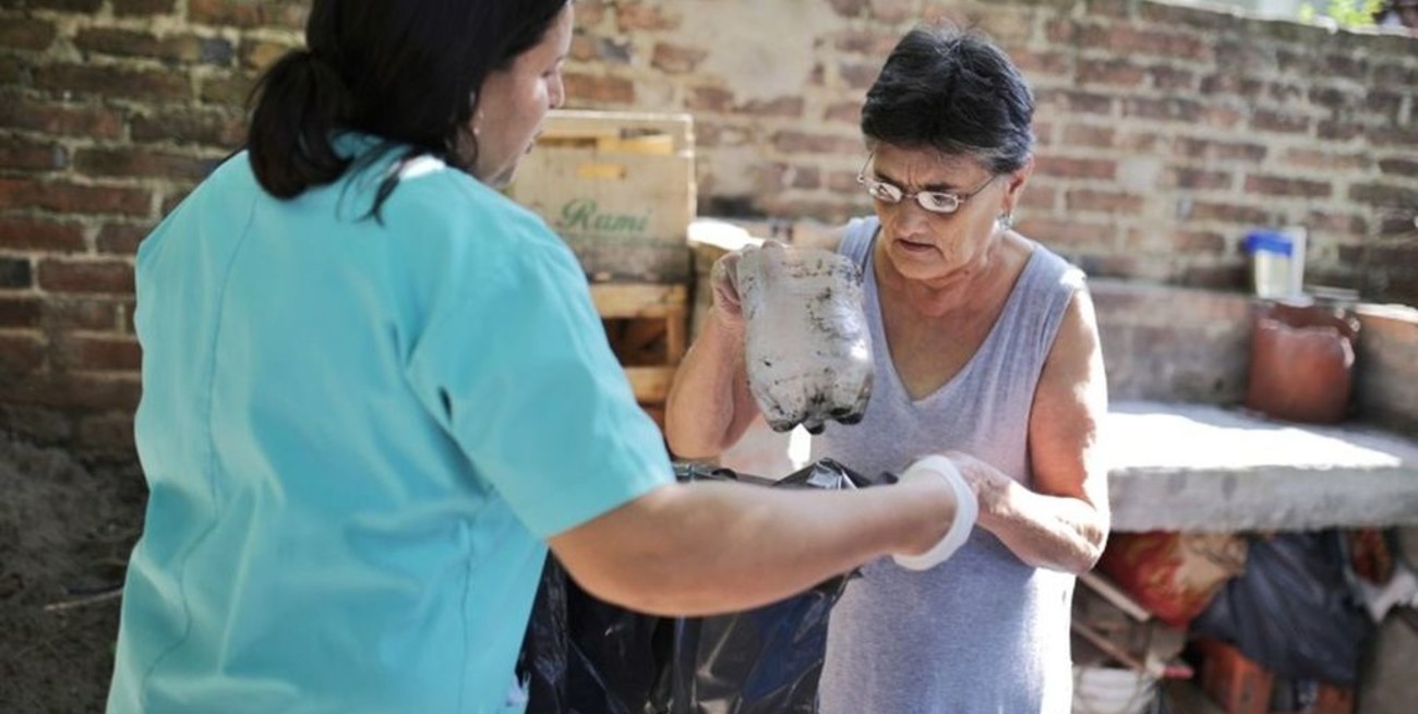 Dengue: continúa el operativo de descacharrado domiciliario