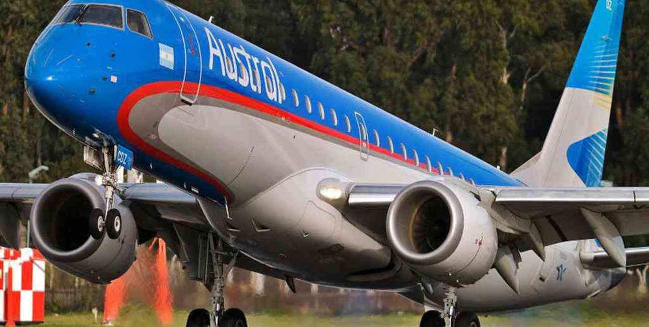Un avión de Austral debió regresar a Mar del Plata por una falla en un motor