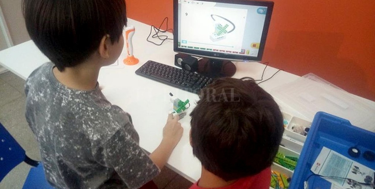 El desafío de enseñar robótica en Santa Fe