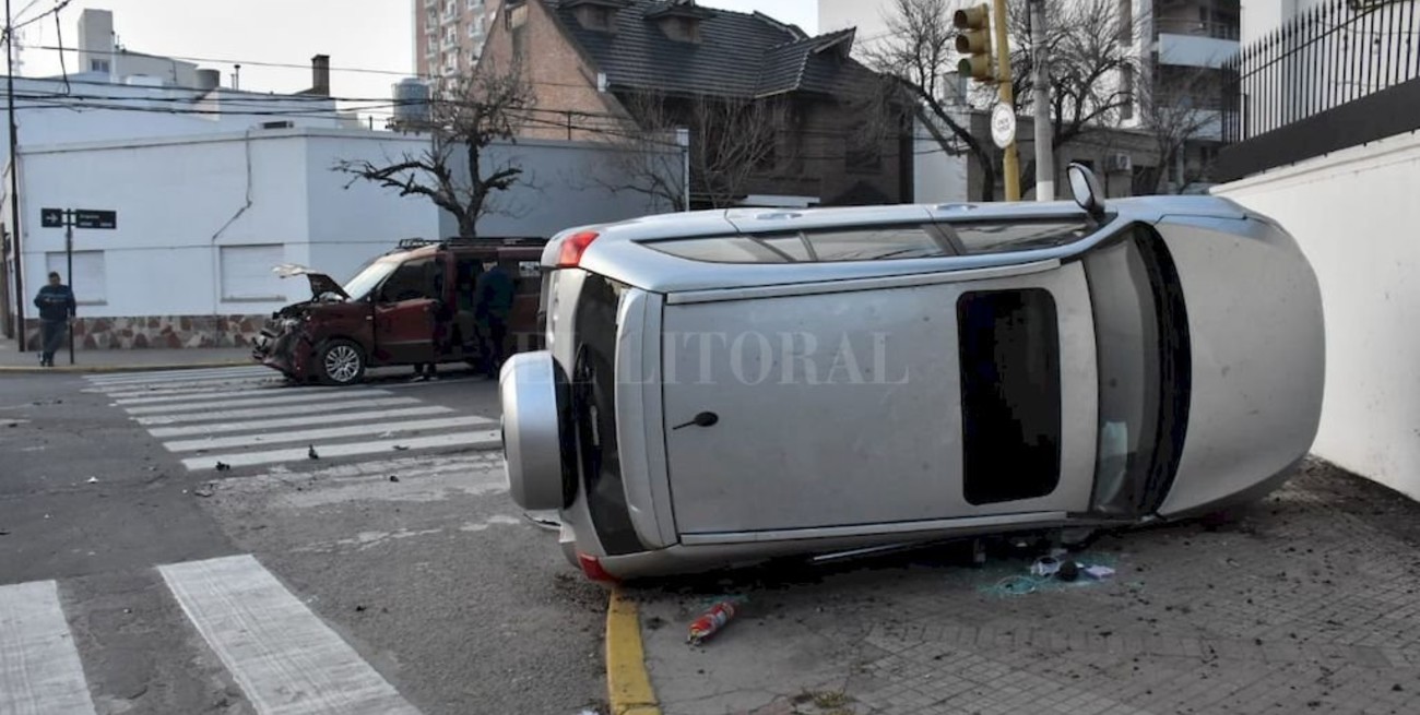 Choque y vuelco en Urquiza y Crespo
