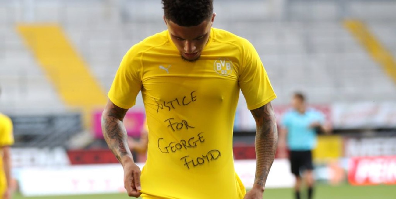 Jugadores del Borussia Dortmund pidieron justicia por George Floyd