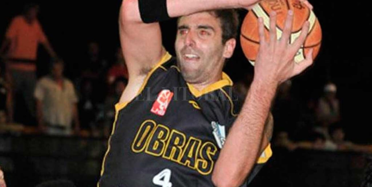 Insólito: quiere comprar la camiseta que él mismo usó para jugar al básquet