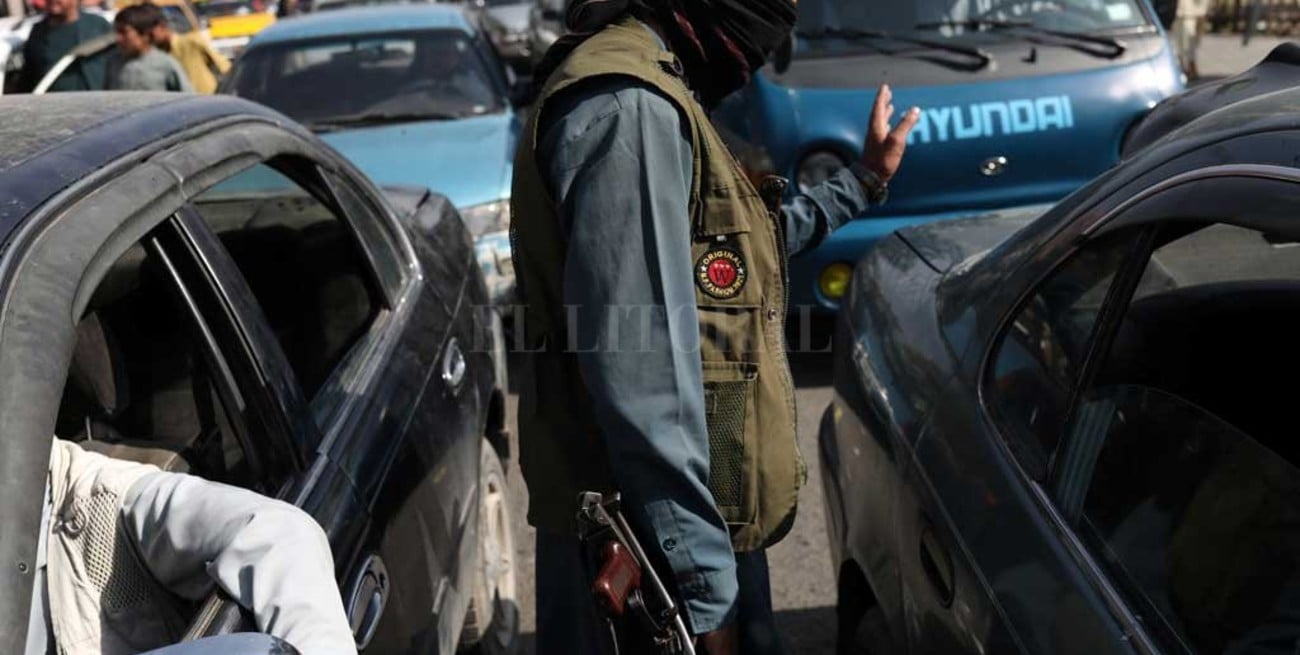 Talibanes reprimen con gas lacrimógeno una protesta de mujeres en Kabul