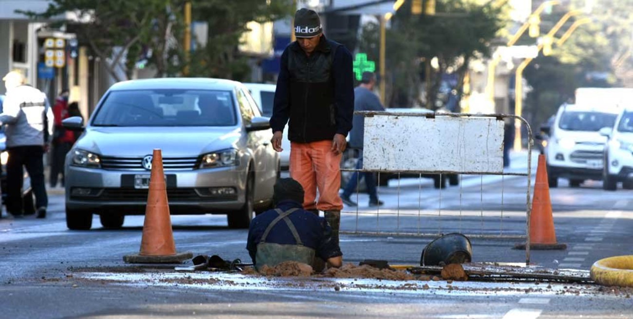 Por el frío, en solo 2 días se intervino  en 50 pérdidas de agua en la ciudad de Santa Fe