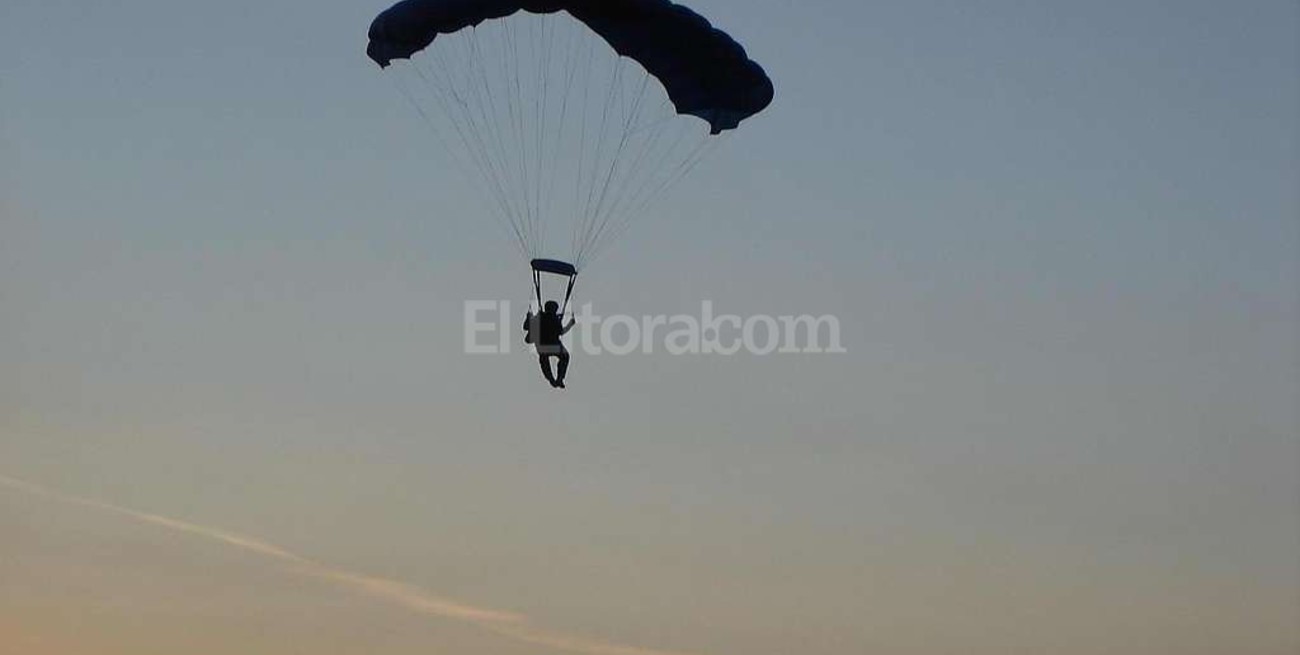 Una turista y un instructor murieron al caer mientras volaban en parapente
