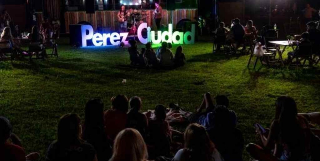 Cultura Móvil recorre los barrios de Pérez con su propuesta a cielo abierto  