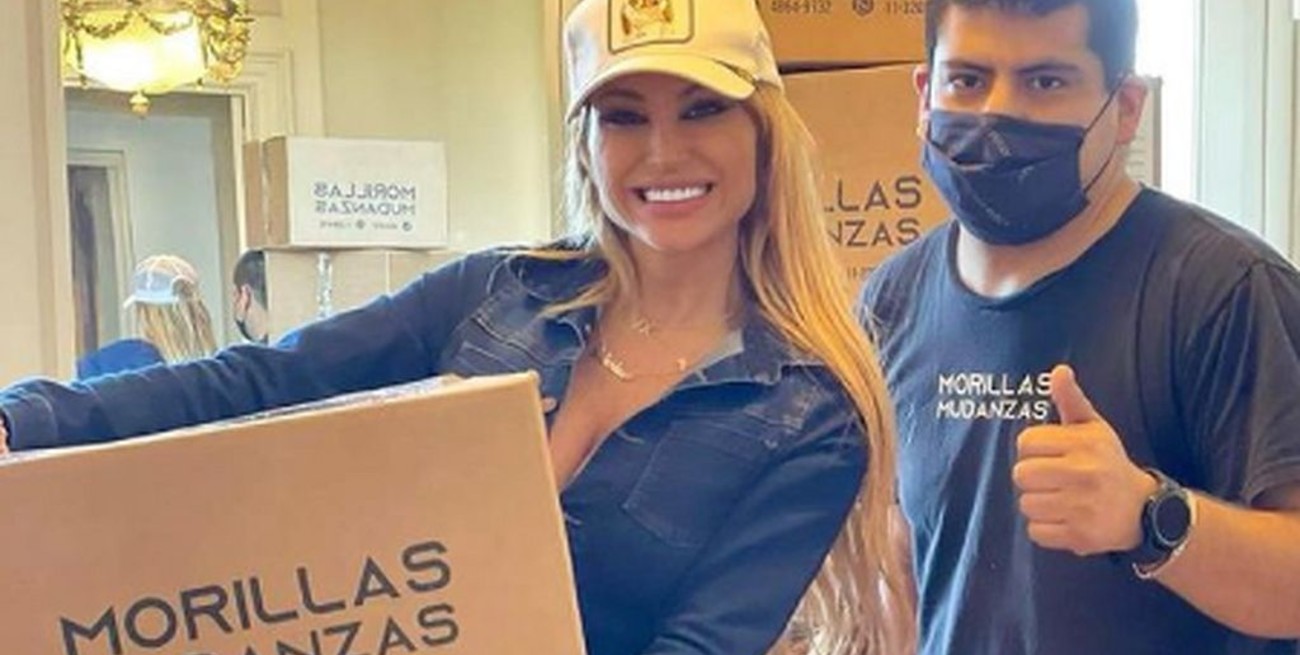 Tras el desalojo, Vicky Xipolitakis duerme en un colchón sobre el piso 