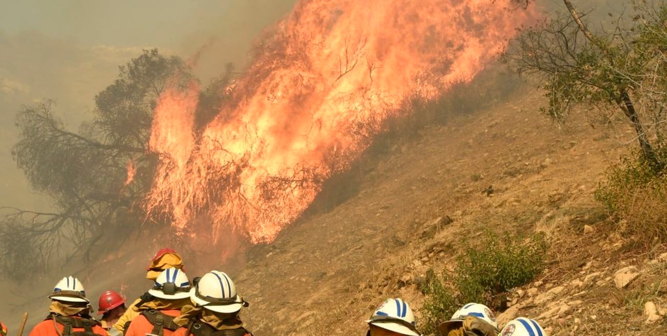 Suben a 631 desaparecidos y 66 los muertos a causa del incendio que continúa
