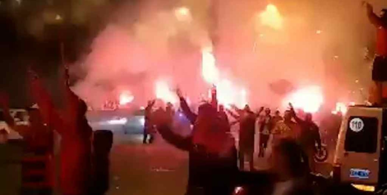 Video: banderazo de hinchas de Newell's  en Rosario deja más de 100 detenidos 