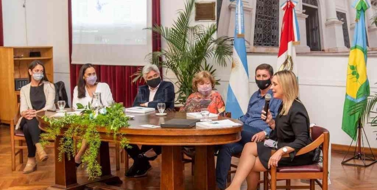 La rectora de la Universidad Siglo 21, destacada presencia en Esperanza