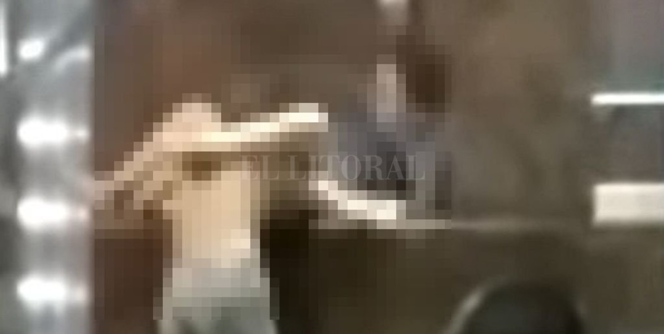 Vecinos filmaron a una pareja teniendo sexo en Suipacha y 25 de Mayo