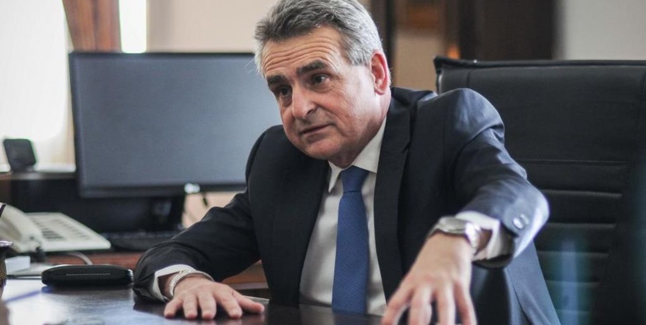 Agustín Rossi viaja a Salta para supervisar la entrega de agua potable a comunidades wichí