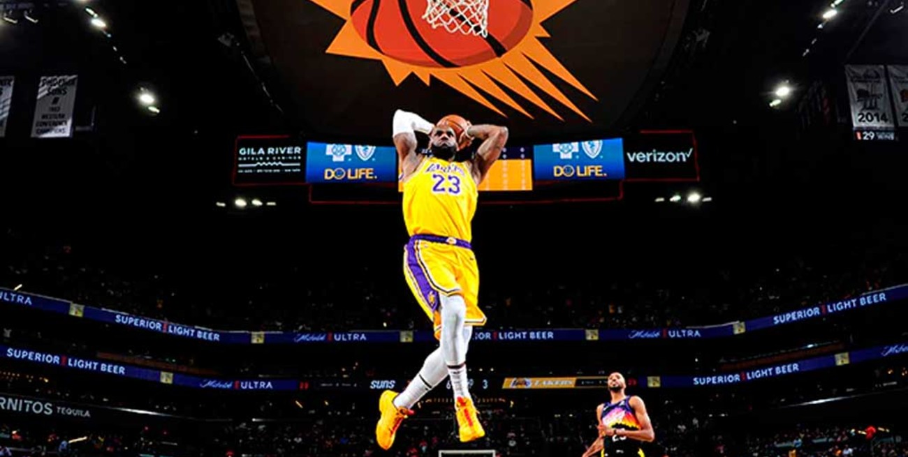 Los Ángeles Lakers venció a Phoenix Suns e igualó la serie en el Oeste