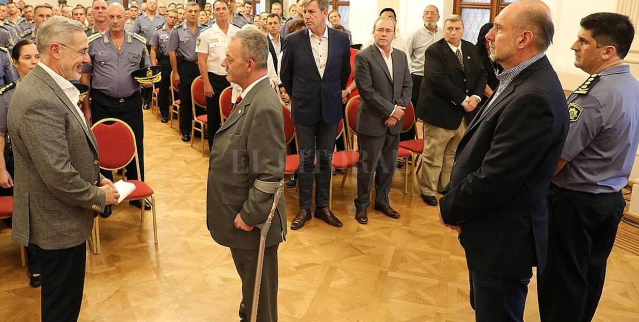 Otro jefe de policía desplazado a semanas de ser nombrado en el cargo